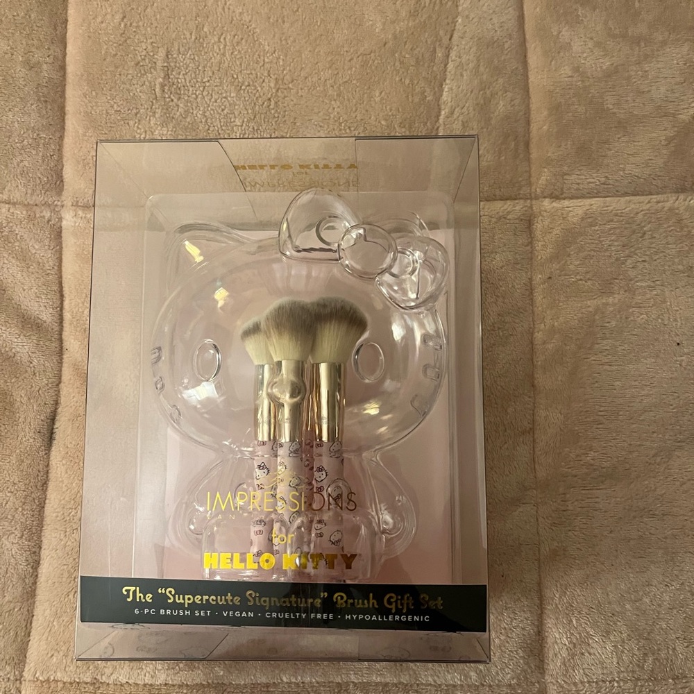 Hello Kitty Brush Set